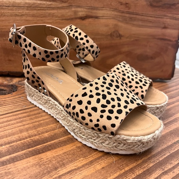 Soda Size 1 Fashion Sandal - Picture 2 of 3